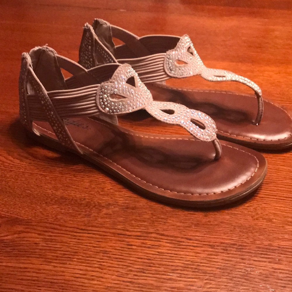 Candie’s nude sandals
